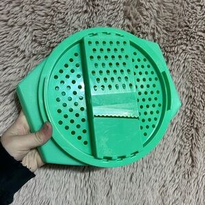 Tupperware Green Vintage Shredder Bowl❌​
